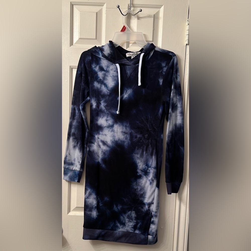 Beautiful Vine and valley dress size M , tie dye fits to small , used once.